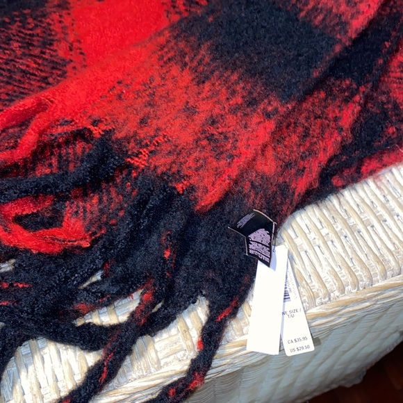 Brand new Victoria’s Secret scarf - Picture 3 of 3